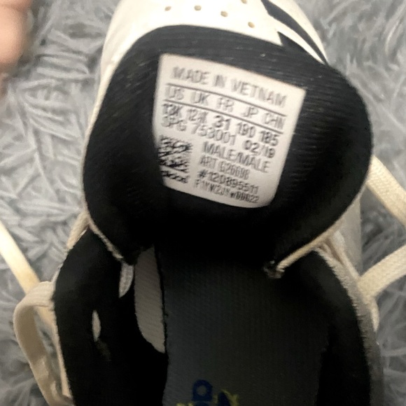 Boy's Adidas baseball cleats size 13k - Picture 4 of 4